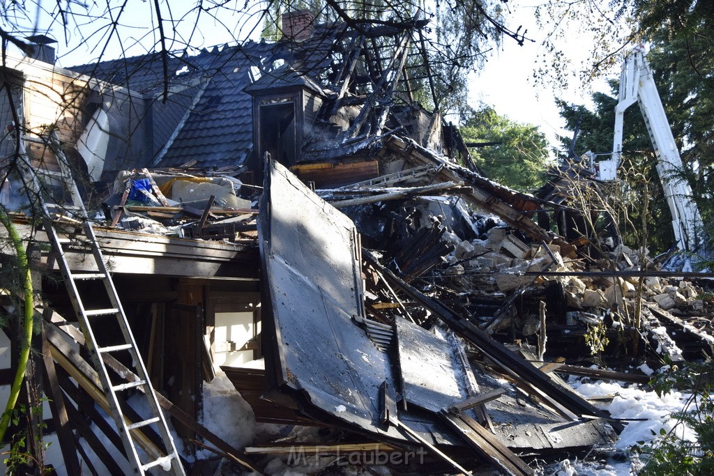 Grossfeuer Einfamilienhaus Siegburg Muehlengrabenstr P1266.JPG - Miklos Laubert